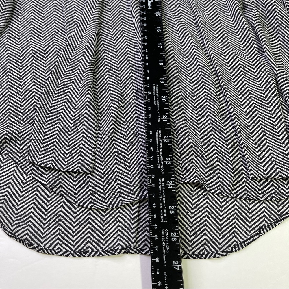 Ann Taylor Black White Zig Zag Bow Neck Top Size XSP - Picture 8 of 8